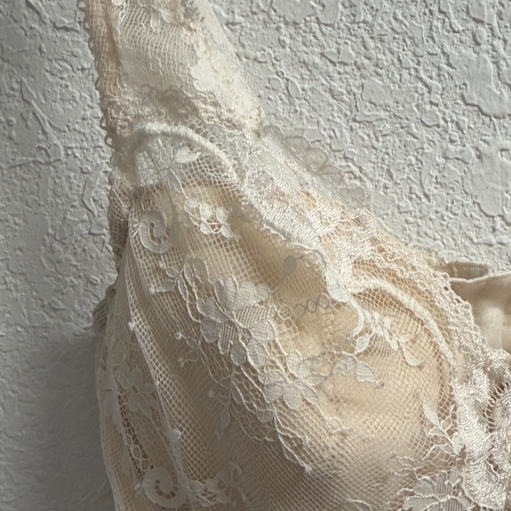 Victoria's Secret Lace Bra - Dream Angels Cream 36 C - Picture 2 of 7